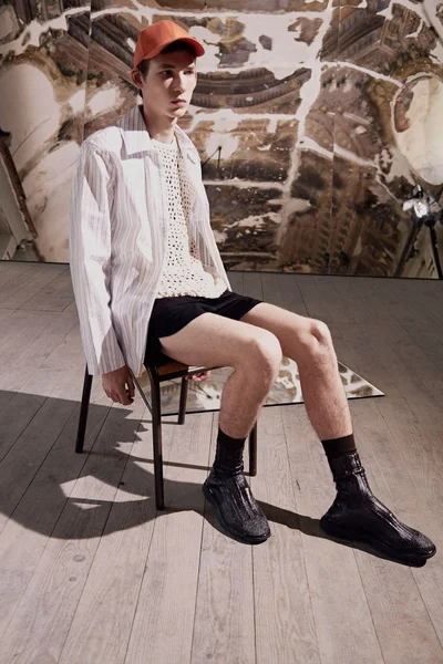 Look 16